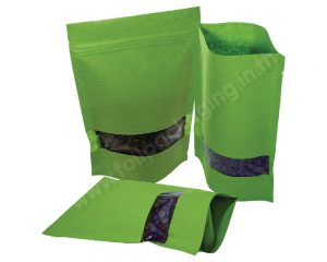 กระเป๋ากระดาษลายเขียวมีหน้าต่างสี่เหลี่ยมผืนผ้า